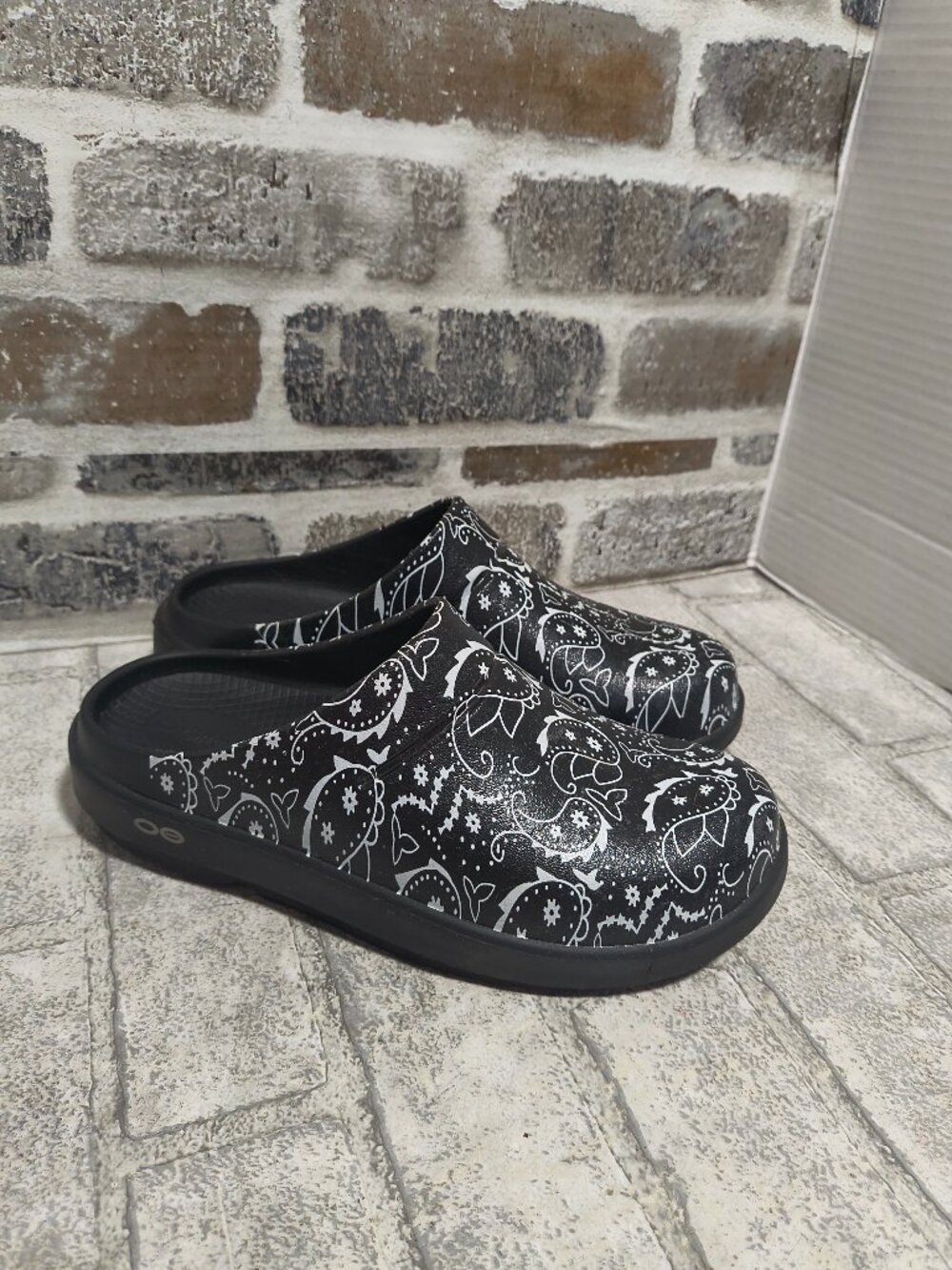 Oofos OOcloog Comfort Mules Shoes